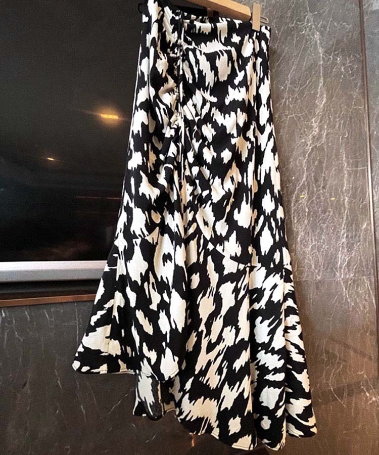 スカートレディース 柄 モノトーン きれいめ 切り替え ギャザー ミモレ丈 エレガント フリル 秋 おしゃれ アシンメトリー  Dazzle ダズル