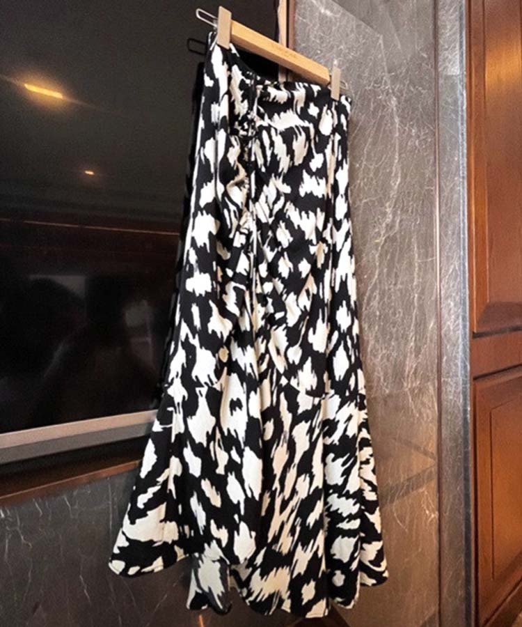 スカートレディース 柄 モノトーン きれいめ 切り替え ギャザー ミモレ丈 エレガント フリル 秋 おしゃれ アシンメトリー  Dazzle ダズル