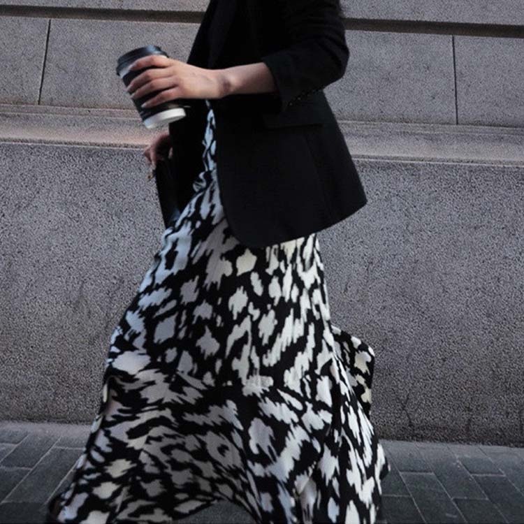 スカートレディース 柄 モノトーン きれいめ 切り替え ギャザー ミモレ丈 エレガント フリル 秋 おしゃれ アシンメトリー  Dazzle ダズル