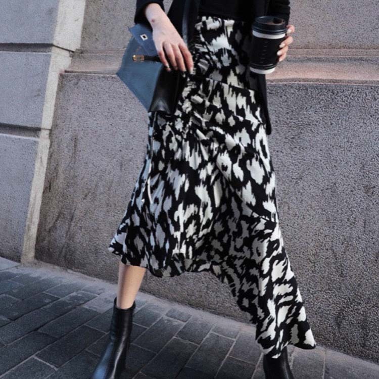 スカートレディース 柄 モノトーン きれいめ 切り替え ギャザー ミモレ丈 エレガント フリル 秋 おしゃれ アシンメトリー  Dazzle ダズル