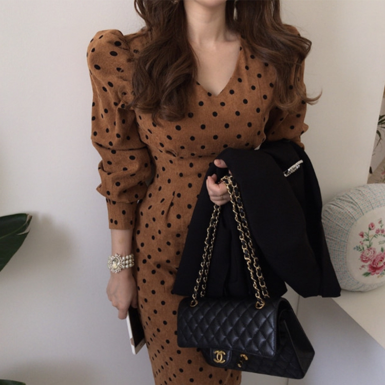 ワンピース レディース 柄 春 秋 ドット柄 ドット ミモレ丈 コーデュロイ タイト Vネック おしゃれ エレガント 大人 白 ホワイト ブラウン きれいめ  Dazzle ダズル