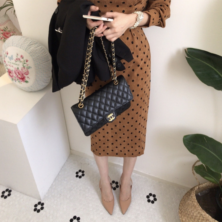 ワンピース レディース 柄 春 秋 ドット柄 ドット ミモレ丈 コーデュロイ タイト Vネック おしゃれ エレガント 大人 白 ホワイト ブラウン きれいめ  Dazzle ダズル