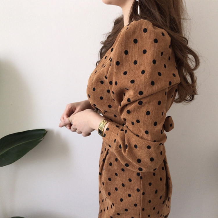 ワンピース レディース 柄 春 秋 ドット柄 ドット ミモレ丈 コーデュロイ タイト Vネック おしゃれ エレガント 大人 白 ホワイト ブラウン きれいめ  Dazzle ダズル