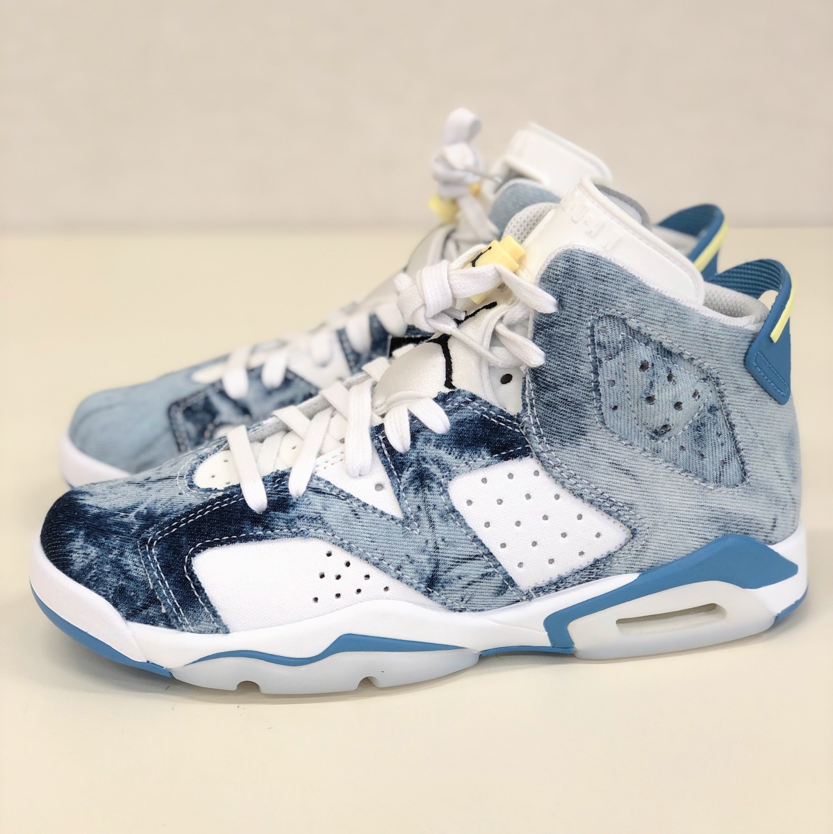 NIKE AIR JORDAN 6 GS "WASHED DENIM" DM9045-100 （ホワイト/シトロンティント/ブラック/ダッチブルー） Jordan エア ジョーダン 6 子ども用スニーカー、スリッポンの商品画像