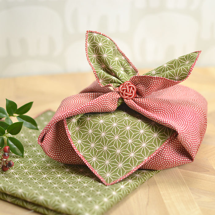 o lunch box for furoshiki reversible cotton both sides ..... fine pattern . flax leaf red profit .50cm