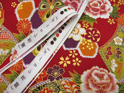 楽天市場】和柄生地 和風花柄着物風 金彩斜め花模様 黒 【和柄