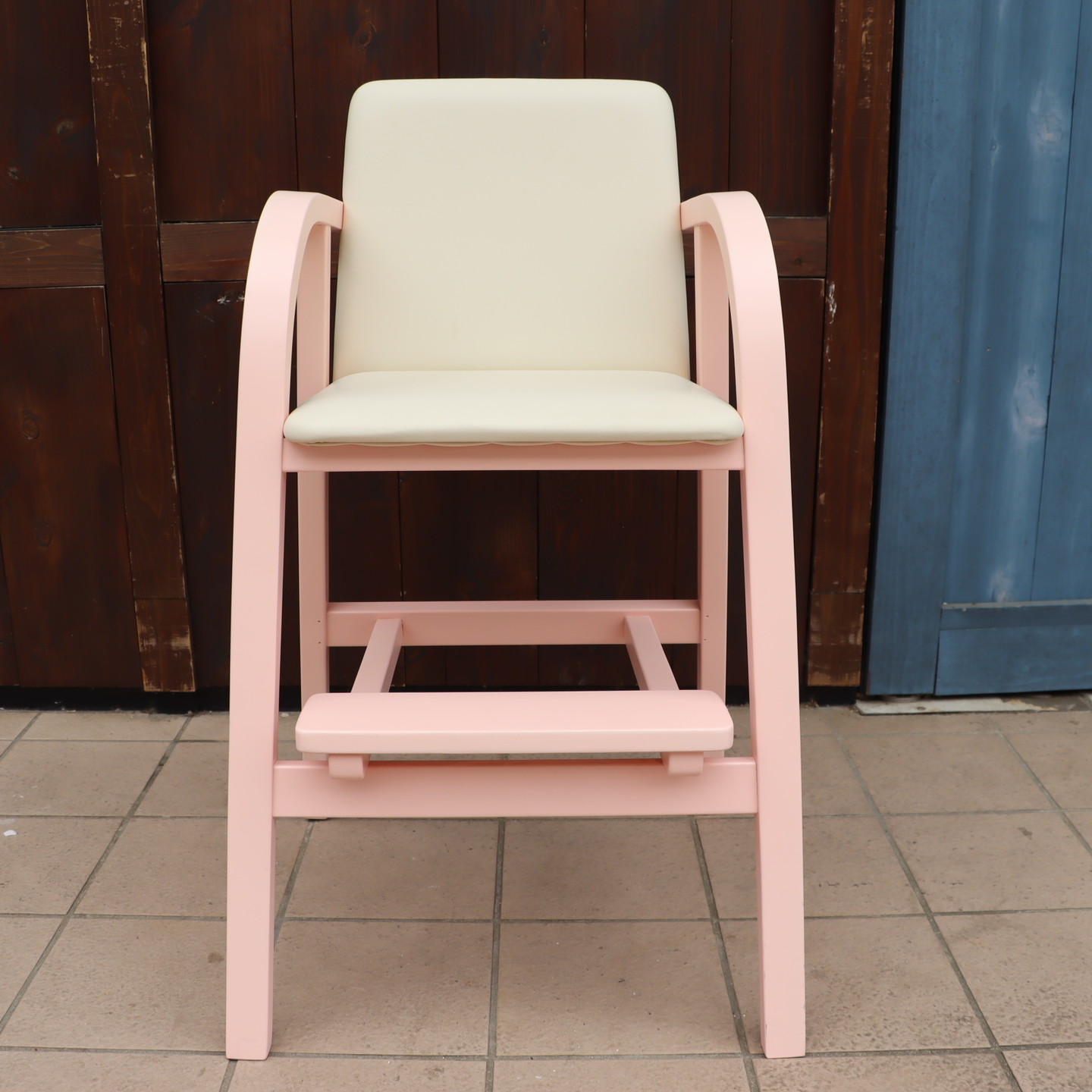 AKIMOKU Akita woodworking No.42 beech material baby chair pink high chair Kids chair IDC large . furniture Northern Europe style simple bending tree child chair DC426