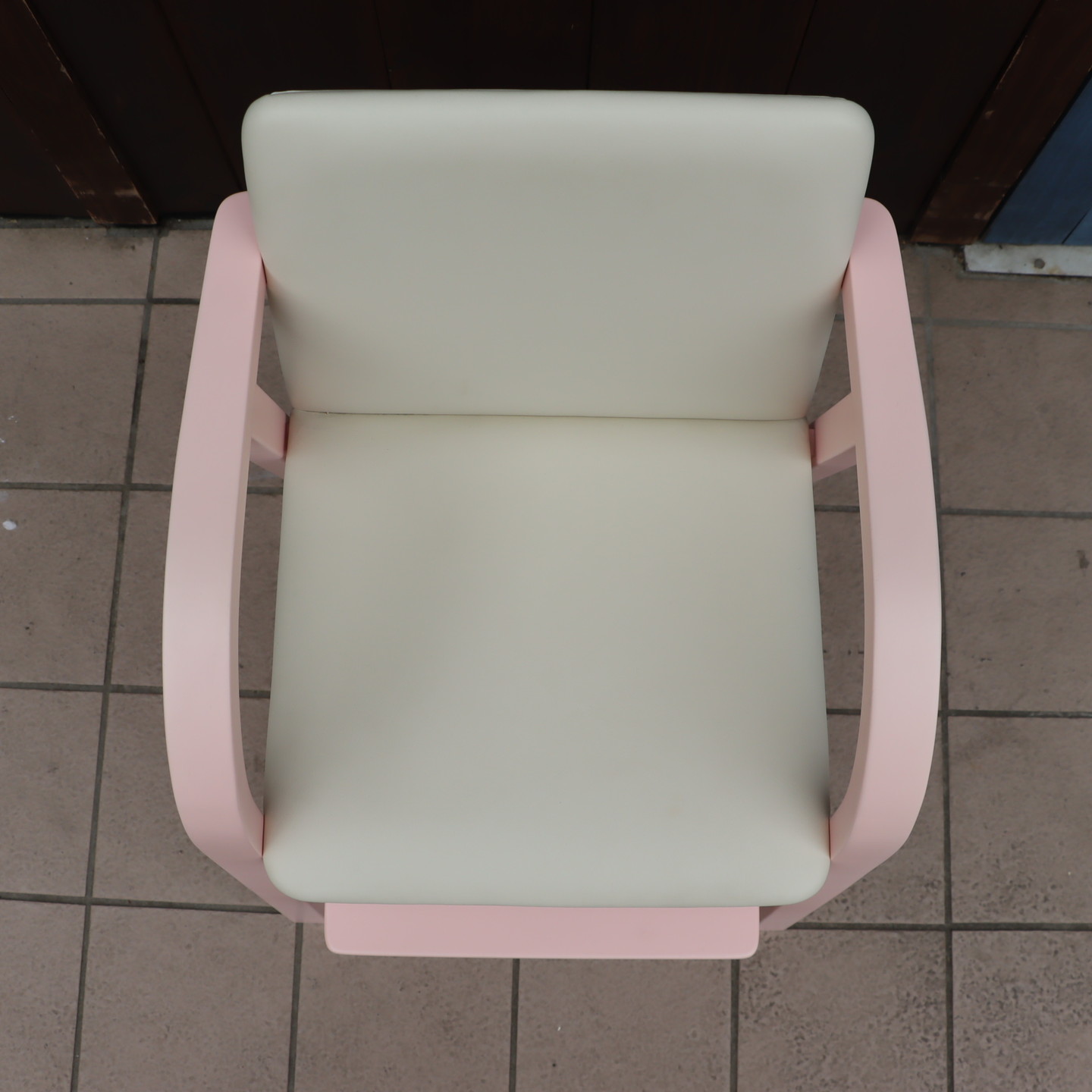 AKIMOKU Akita woodworking No.42 beech material baby chair pink high chair Kids chair IDC large . furniture Northern Europe style simple bending tree child chair DC426