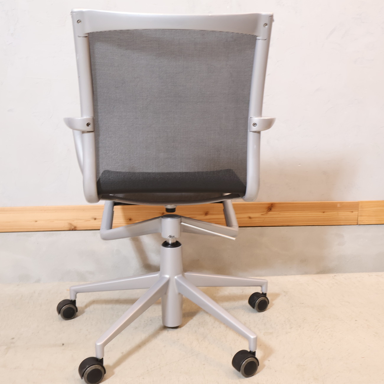 Cassina ixc.kasi- narrow ring frame caster swivel chair arm chair Alias Aria s desk chair high class EC242