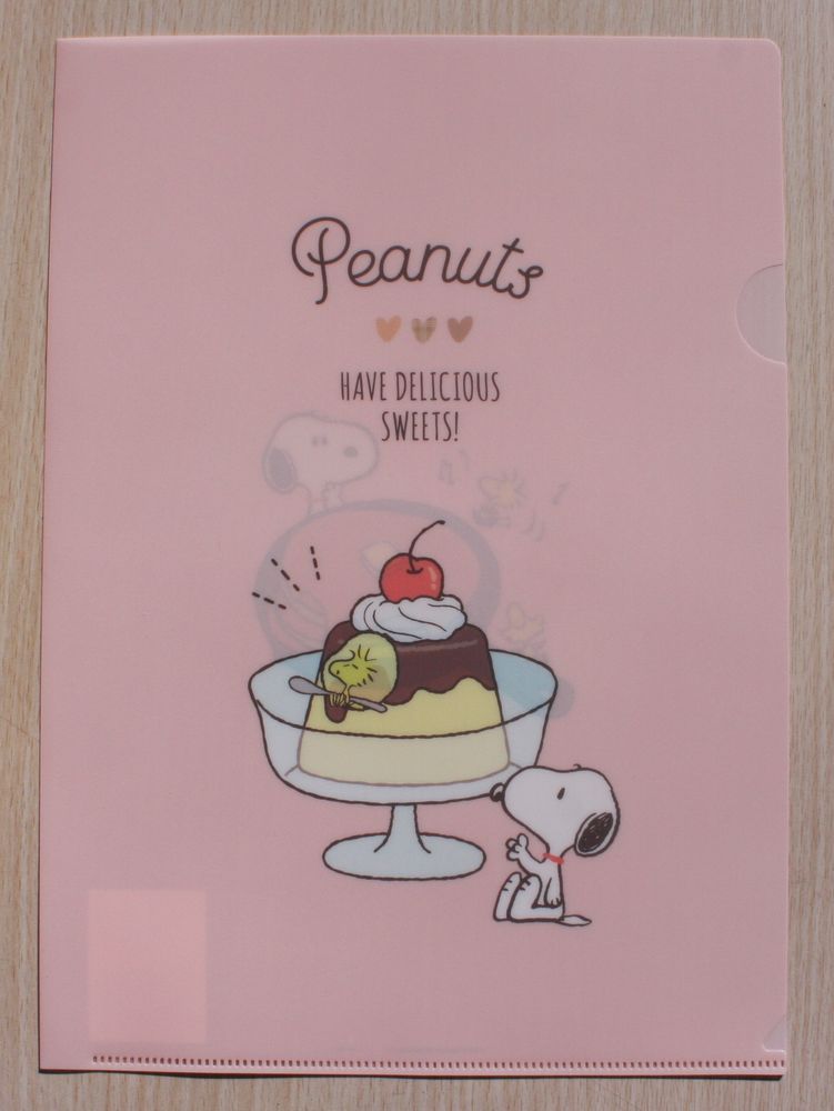 2022 year 1 month Snoopy A4 clear folder -( single ) bite. hour * pudding pattern 