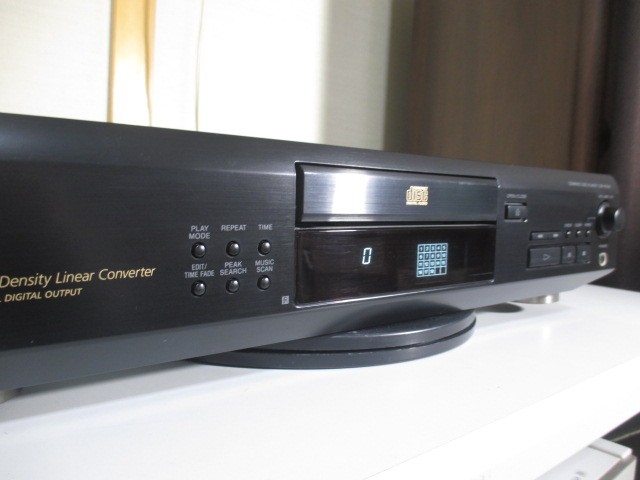 SONY CDP-XE500 = 96 year made Sony. full size CD player, superior 