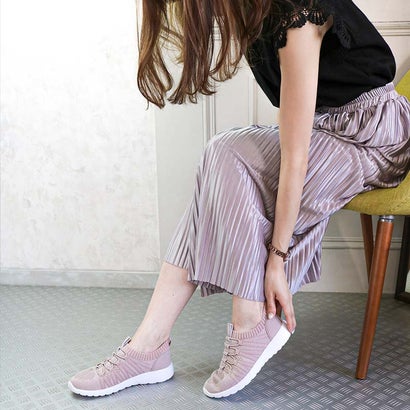 ピンクベージュ