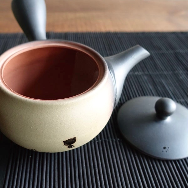  small teapot stylish Tokoname . lovely cat .. tea . beautiful taste .. become teapot made in Japan .. light tea .. attaching Cafe pot tea utensils present gift ceramics ....