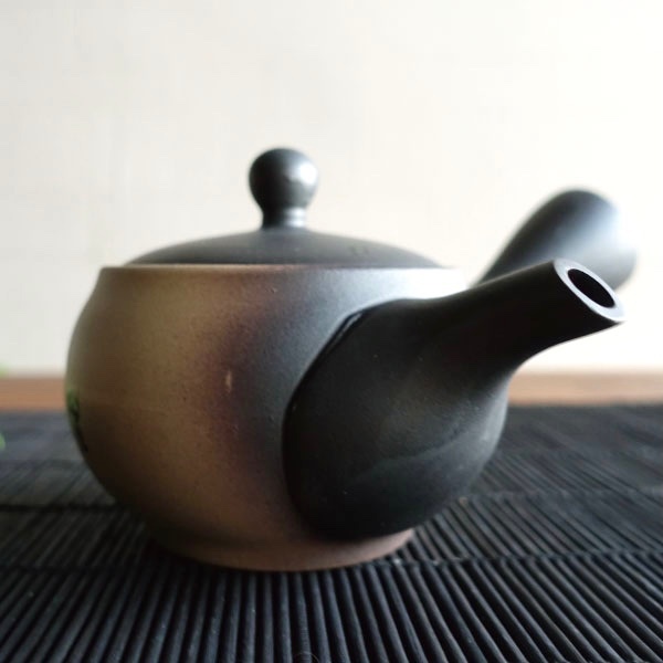  small teapot stylish Tokoname . lovely cat .. tea . beautiful taste .. become teapot made in Japan .. light tea .. attaching Cafe pot tea utensils present gift ceramics ....