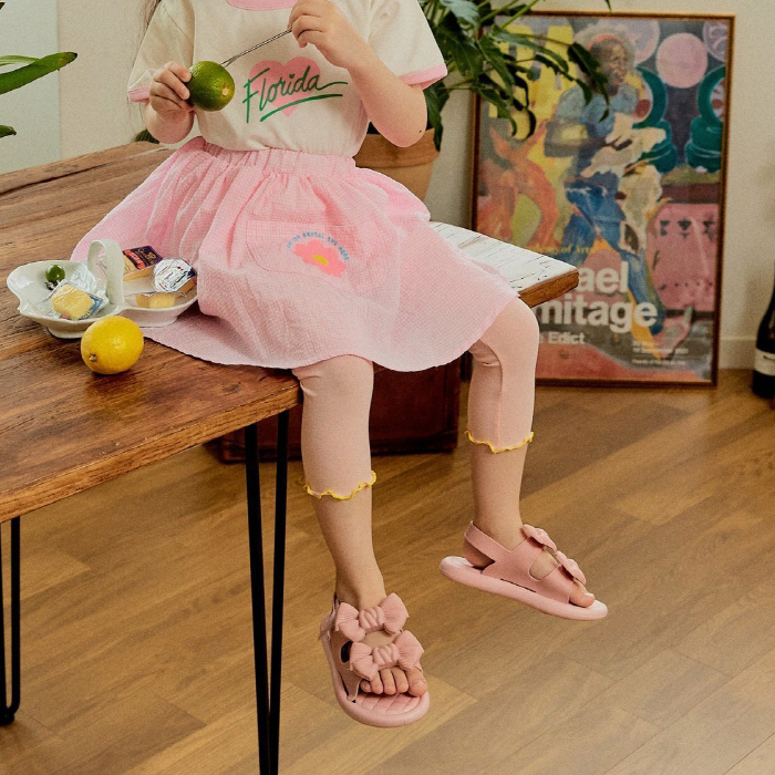 サンダル ビーチサンダル 15cm 16cm 17cm 18cm キッズ 女の子 シリコン リボン ナチュラル 韓国 子供服 夏 りぼん 軽量 おしゃれ ガールズ スポーツサンダル :140-082:湘南の韓国子供服マリンキャッスル 通販 18cm 水陸両用 キッズサンダル ビーチサンダル 黒 かわいい花 女の子 韓国