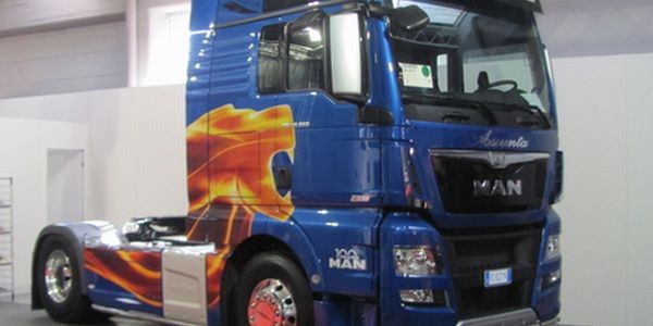 イタレリ MAN TGX XXL D38 トラクターヘッド （1/24スケール IT3916  