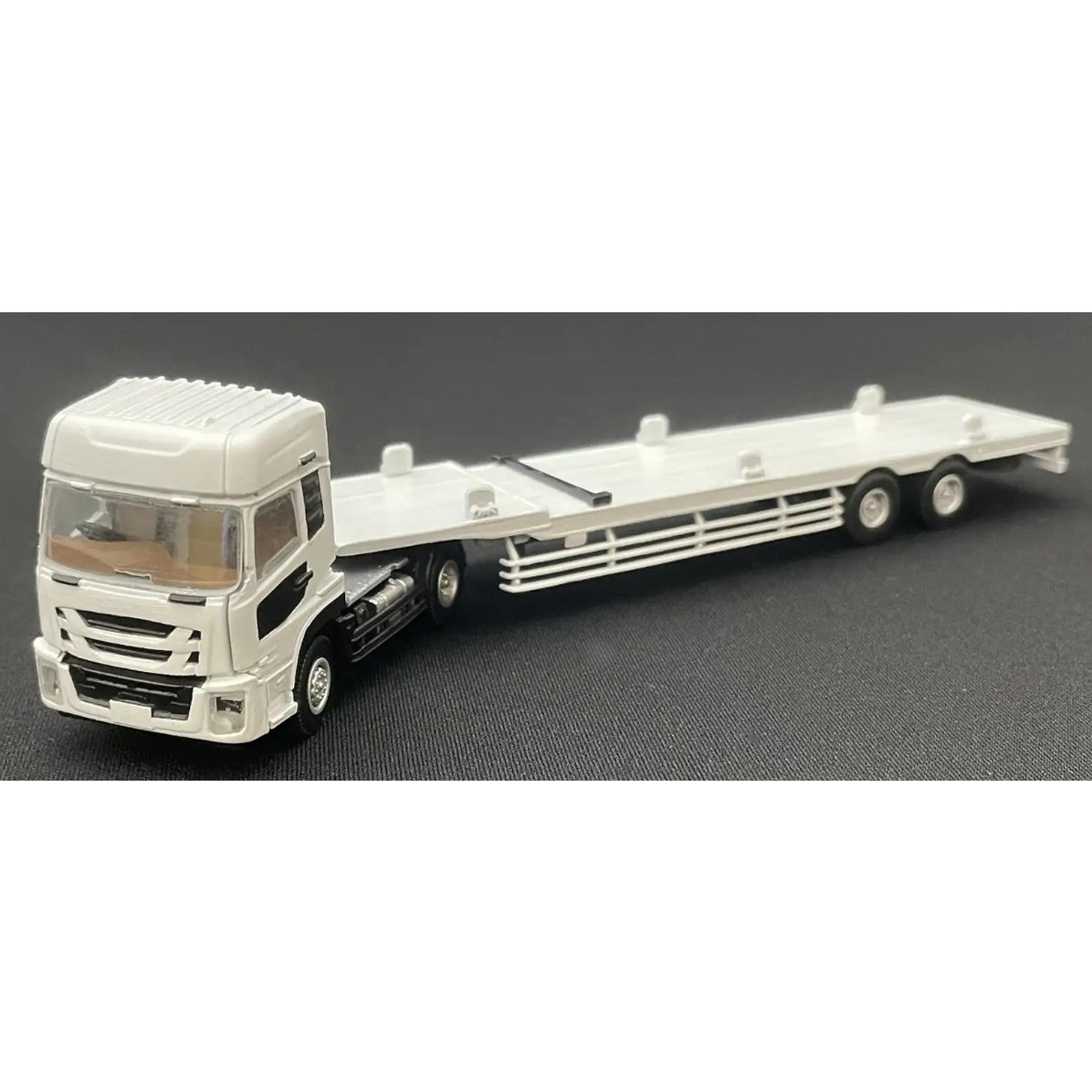 カツミ ISUZU GIGA＋鉄道コンテナ積載用セミトレーラー 18-0001の商品画像