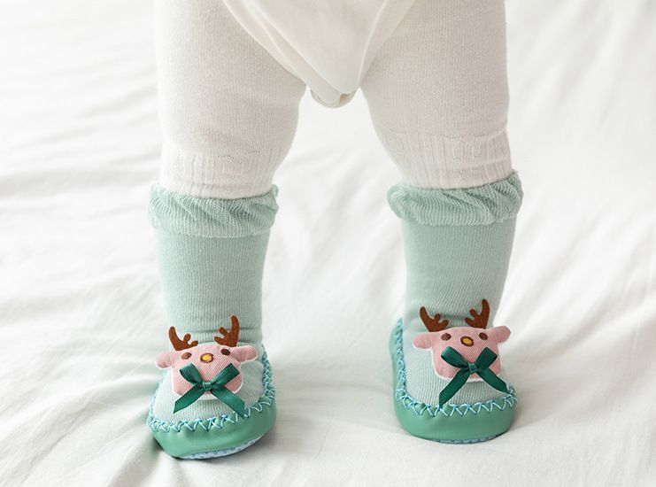 市場 送料無料 クツ 暖かい ファーストシューズ ベビー くつ ブーティー ニット 防寒 ブーツ風 ソックスシューズ 靴下靴 赤ちゃん