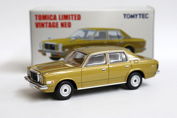 トミカ (64台) Amazon | HJ64 1/64 トヨタランドクルーザー (JA300W) ZX ダークレッド