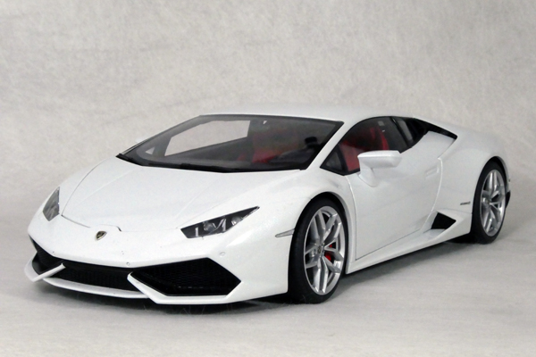 ランボルギーニ ウラカン LP610-4 （メタリック・ホワイト） （1/18スケール ダイキャスト ABS 74602）