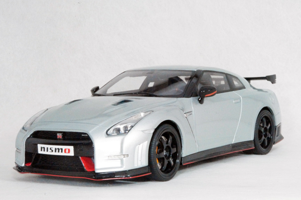 日産 GT-R ニスモ （R35） （アルティメイトメタルシルバー） （1/18スケール GTS004KJ）