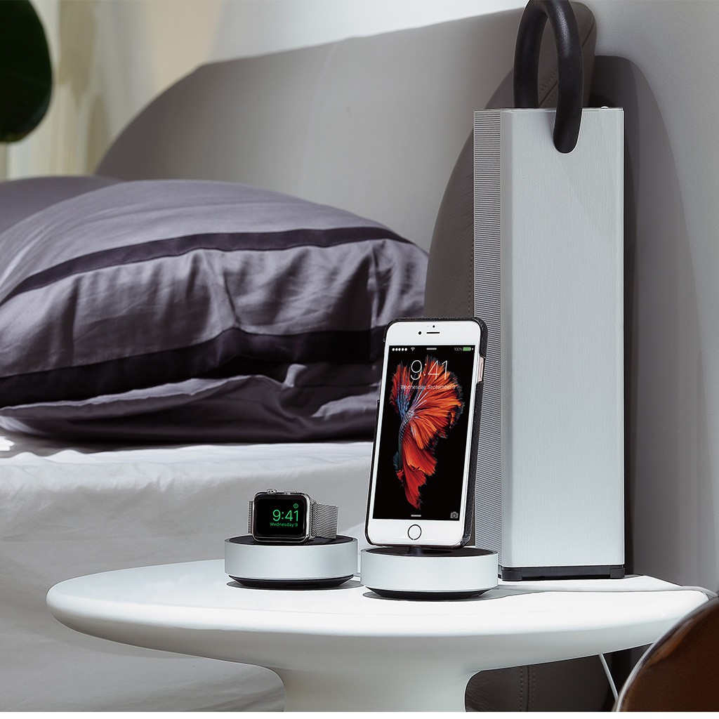 Just Mobile TopGum 本体 マグネット式充電ドック Just Mobile、モバイルバッテリー「TopGum」に新色ブラック - 価格.com