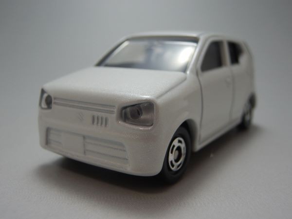 No.8 スズキ アルト （初回特別仕様） （1/57スケール トミカ 827443）