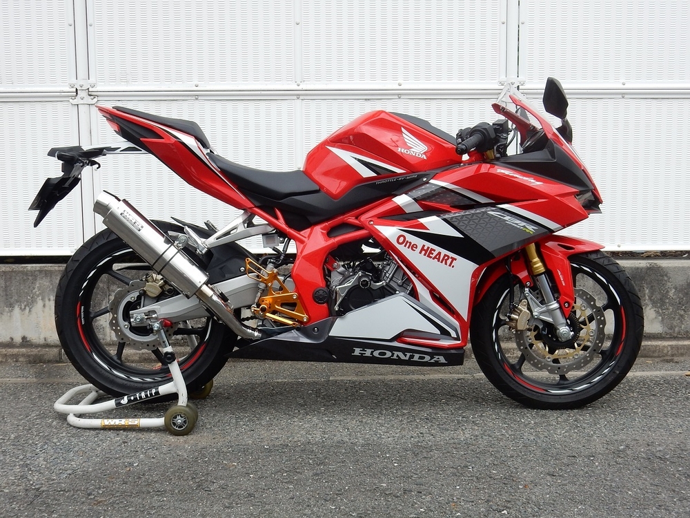 ヤマハ発動機 PRUNUS スリップオンマフラー（YZF-R25/YZF-R3/MT-25/MT
