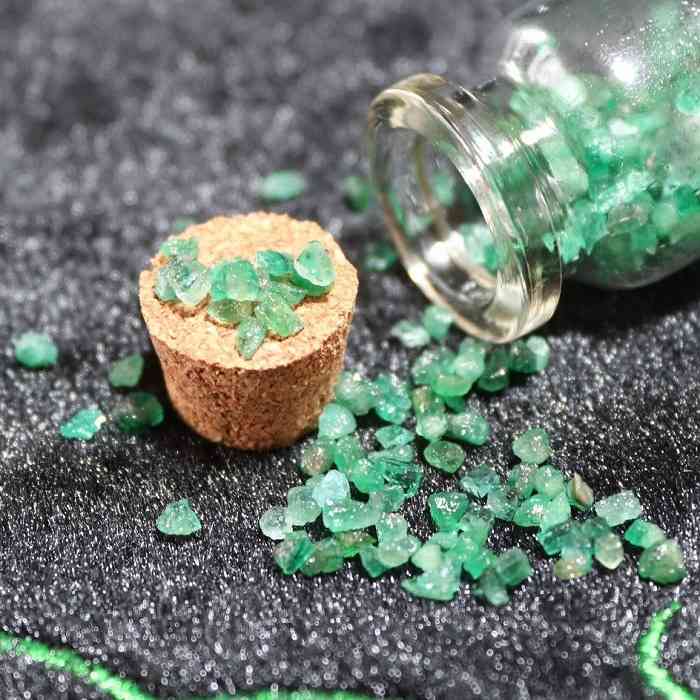  gem quality emerald ... stone chip 1ct crash Stone nails in the case .. natural stone Power Stone orugo Night resin accessory 