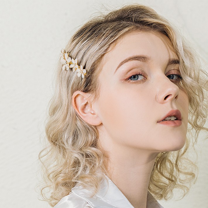 バレッタ ヘアアクセサリー ヘアアレンジ ラインストーン 花 フラワー 華やか 大人エレガント アップスタイル まとめ髪 パーティー 披露宴 ホワイト ピンク ブルー 女子会 ファッション シンプル 休日 お出かけ ナチュラル Fai22 注目の福袋