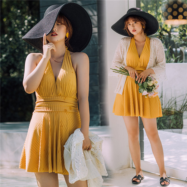 ..... One-piece swimsuit large size body type cover all-in-one put on .. flair 20 fee 30 fee beach lovely Korea manner yellow 