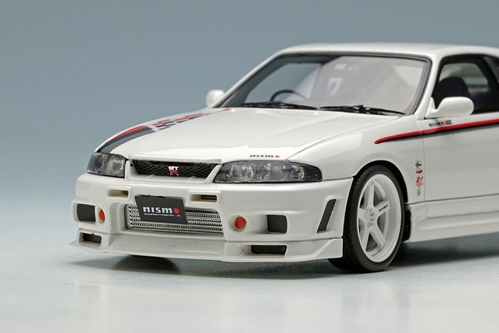 MAKE UP NISSAN SKYLINE GT-R （BCNR33） NISMO R-tune （ホワイト） （1/43スケール EIDOLON（アイドロン） EM435D） おもちゃのミニカーの商品画像