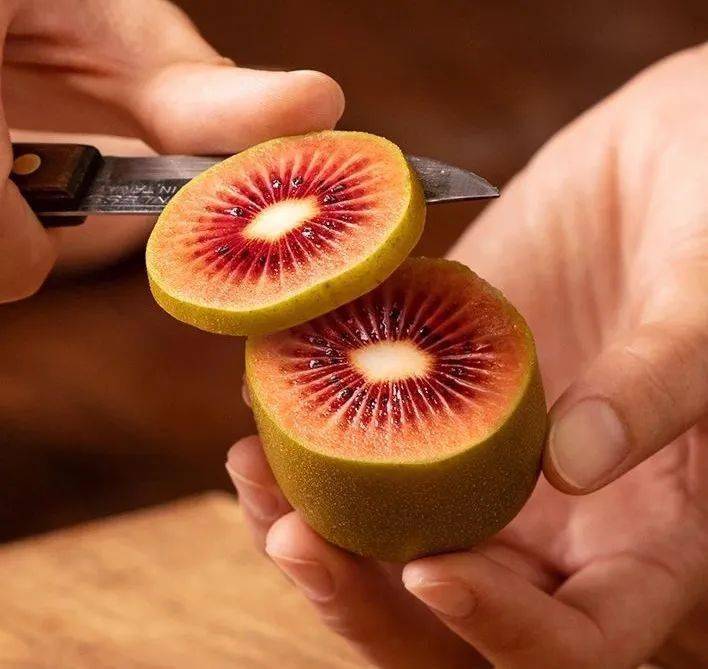 <zespli> ruby red kiwi fruit approximately 2kg 20~25 sphere rom and rear (before and after) New Zealand production red kiwi fruit valuable goods kind elegant .. carefuly selected fruit . unusual . Mother's Day spring limitation < safe domestic inspection goods >