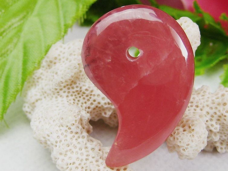 インカローズ ロードクロサイト 勾玉[K1-1350]