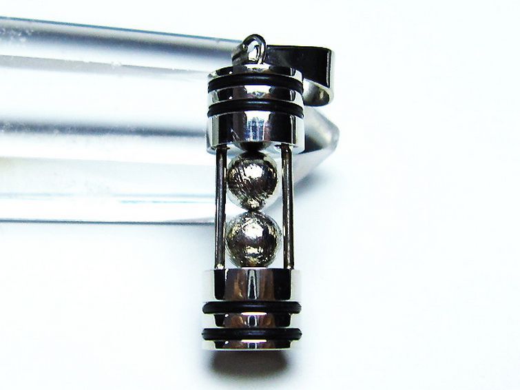 ギベオン メテオライト隕石 砂時計 モチーフ ペンダント [T309-2378] 3枚目