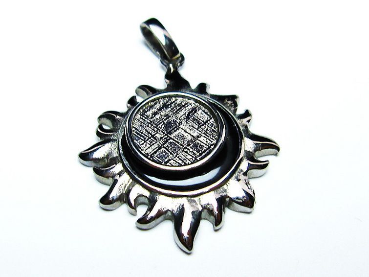 シルバーギベオン メテオライト 太陽型 ペンダント [T309-2481] 1枚目