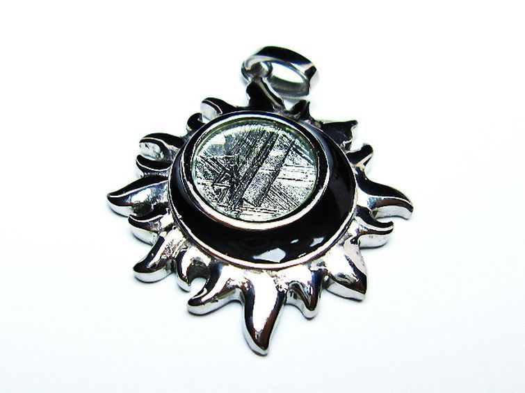 シルバーギベオン メテオライト 太陽型 ペンダント [T309-2486] 1枚目