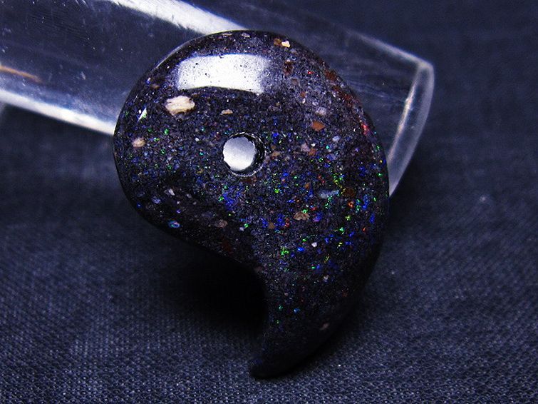 ブラックオパール 勾玉[T468-399] 1枚目