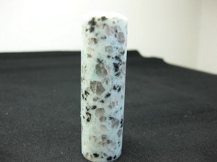 黒点石 印材 ※篆刻不可 18mm [T49-161]