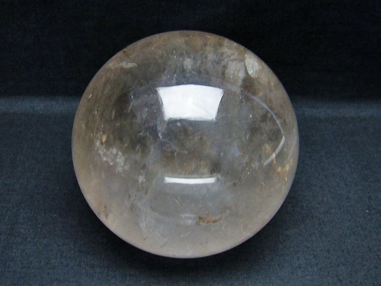 1.7Kg ライトニング水晶 丸玉 106mm [T529-5539] 1枚目