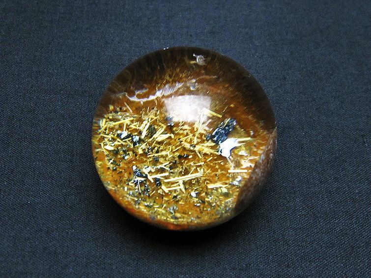 ゴールドタイチンルチル入り 水晶 丸玉 35mm [T637-4398] 2枚目