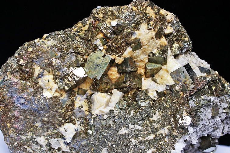 4.7Kg パイライト（黄鉄鉱） 原石[T768-571]