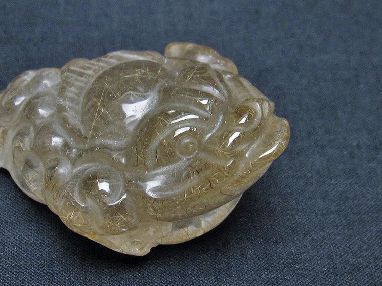 金針ルチルクォーツ 金蟾 置物[T801-406] 2枚目