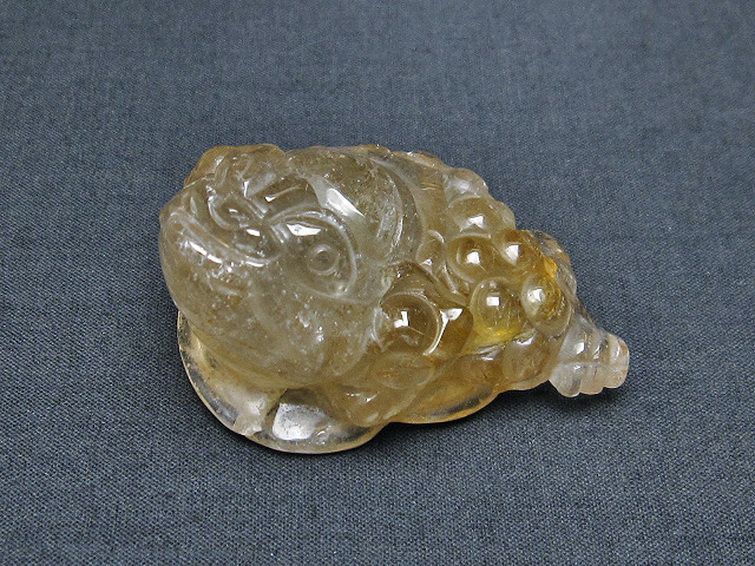 金針ルチルクォーツ 金蟾 置物[T801-408] 1枚目