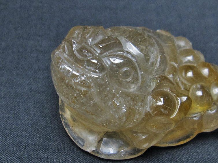 金針ルチルクォーツ 金蟾 置物[T801-408] 2枚目