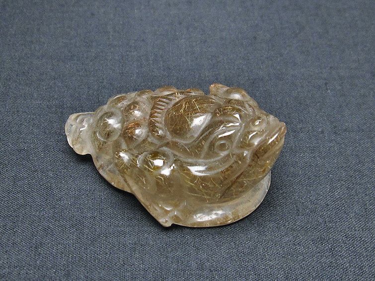 ルチルクォーツ（金針ルチル水晶） 金蟾 置物[T801-442] 1枚目