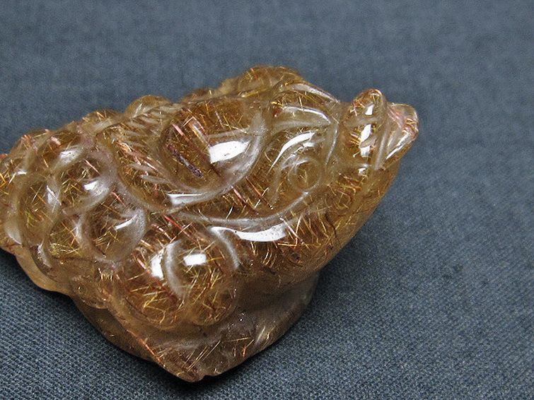 ルチルクォーツ（金針ルチル水晶） 金蟾 置物[T801-443] 2枚目