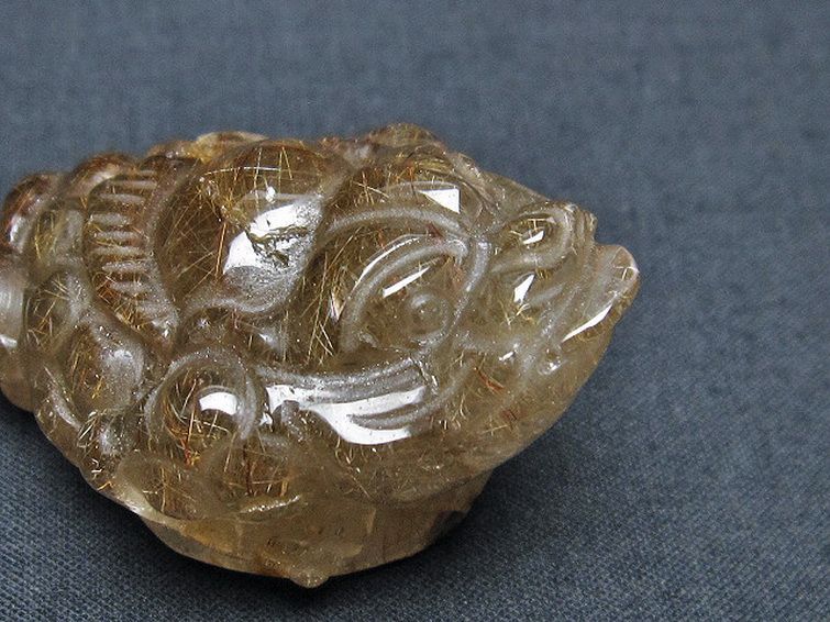 ルチルクォーツ（金針ルチル水晶） 金蟾 置物[T801-451] 2枚目