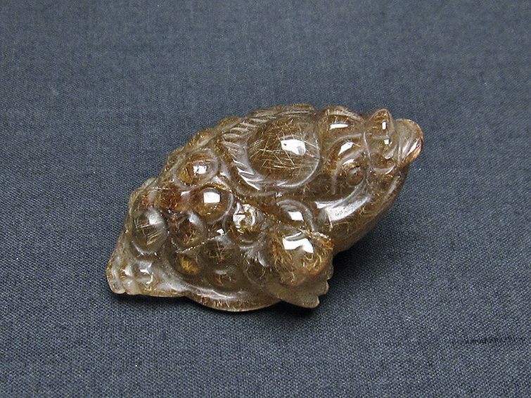 金針ルチルクォーツ 金蟾 置物[T801-483] 1枚目