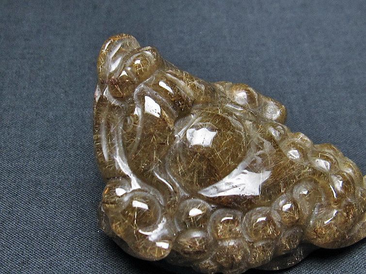 金針ルチルクォーツ 金蟾 置物[T801-491] 2枚目